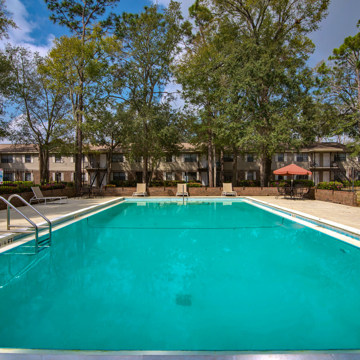 Bay Oaks Condominiums